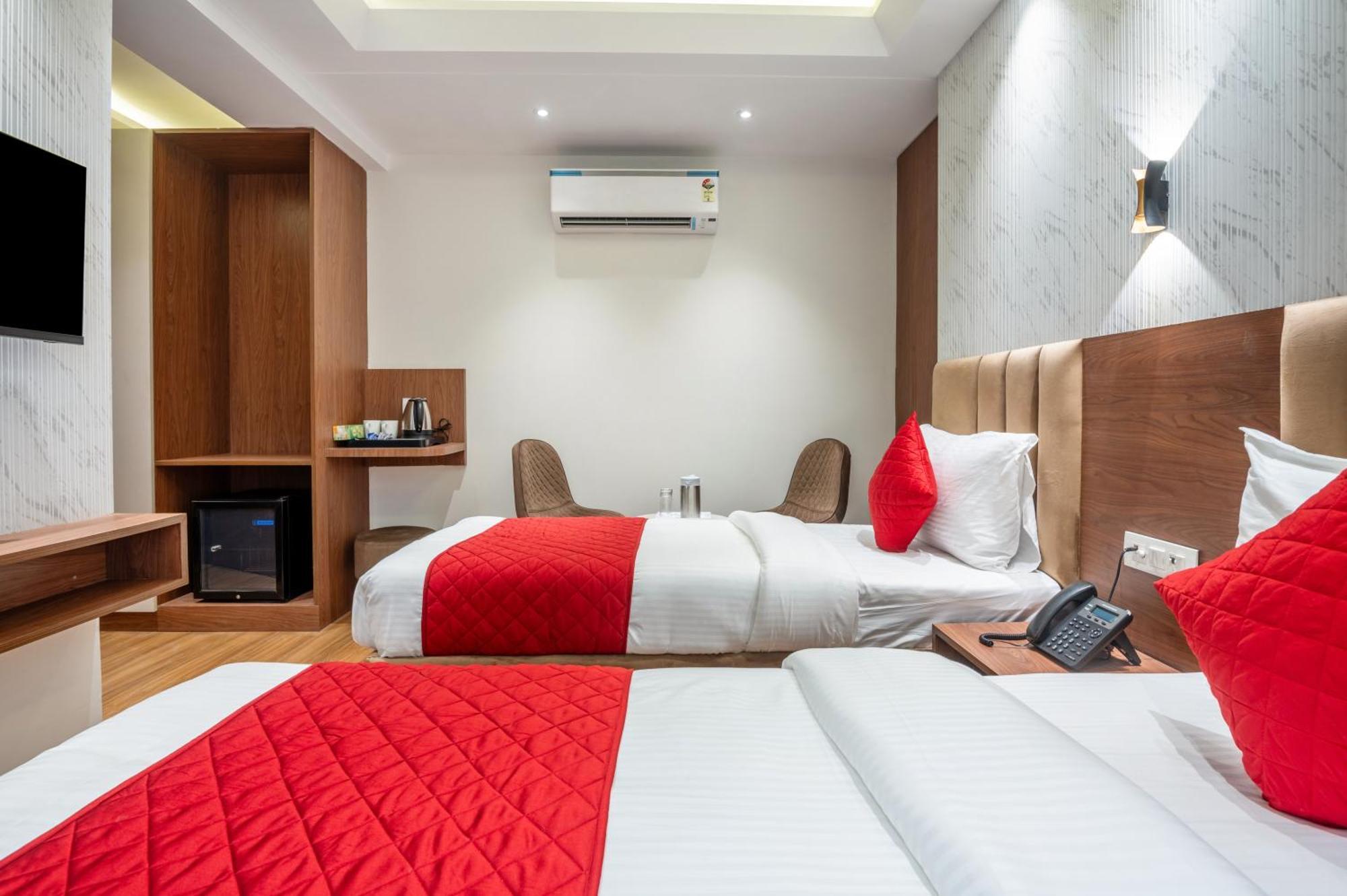 Hotel Avaas - Faiz Road Karol Bagh デリー エクステリア 写真