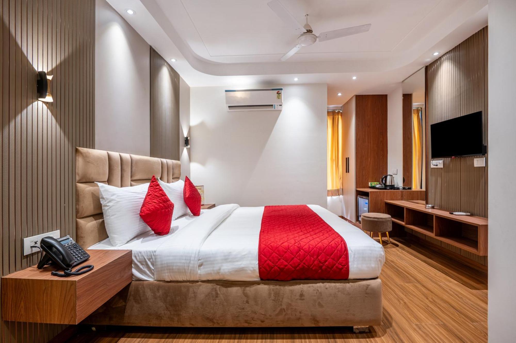 Hotel Avaas - Faiz Road Karol Bagh デリー エクステリア 写真